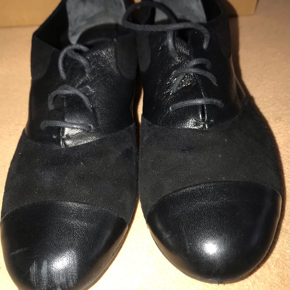 Tapeet by Divini Leather/Suede Women’s Oxfords